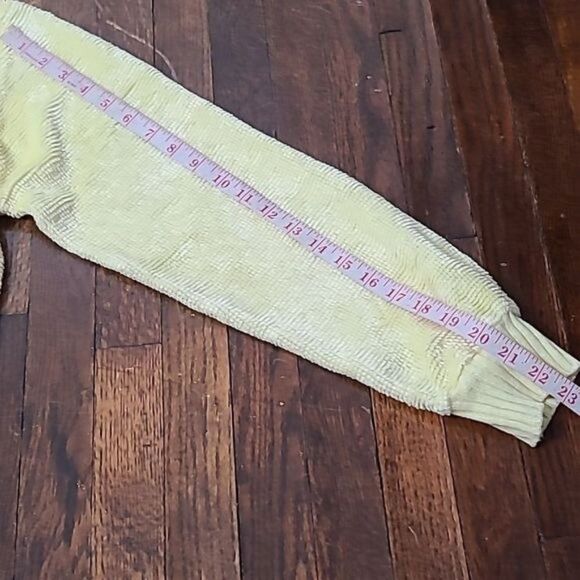 Vintage 80s Pale Pastel Yellow Fuzzy Chenille V-neck sweater Large - Picture 9 of 12